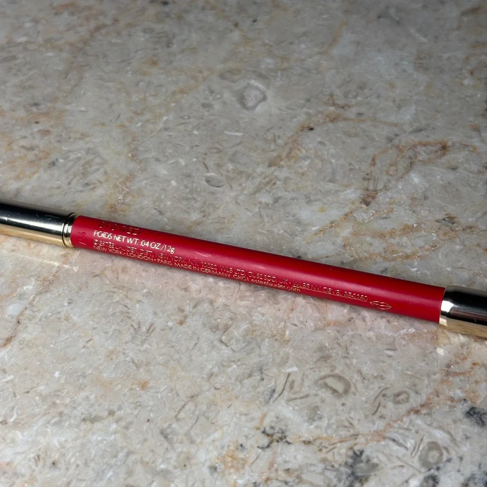 Estee Lauder Double Wear 24H Stay in Place Lip Liner‎ 018 Red Full Size